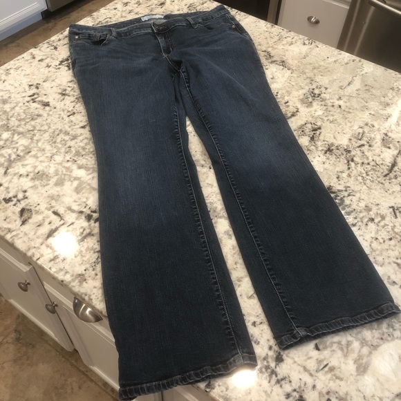 ❌SOLD❌ Torrid Relaxed Boot Jeans Medium Wash 16R - Picture 2 of 12